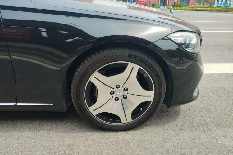 Used Mercedes-Benz Maybach S-Class 2023 S 480 4MATIC Right Front Wheel Hub