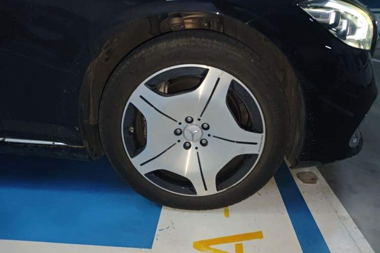 Used Mercedes-Benz Maybach S-Class 2023 S 480 4MATIC Right Front Wheel Hub