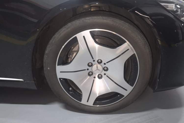Used Mercedes-Benz Maybach S-Class 2023 S 480 4MATIC Right Front Wheel Hub