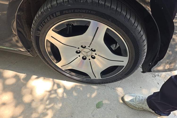 Used Mercedes-Benz Maybach S-Class 2023 S 480 4MATIC Right Front Wheel Hub