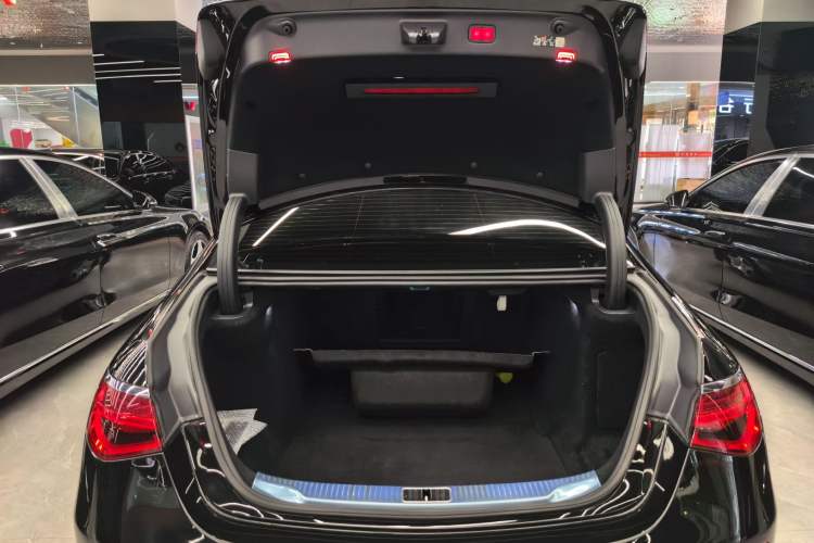 Used Mercedes-Benz Maybach S-Class 2023 S 480 4MATIC Trunk