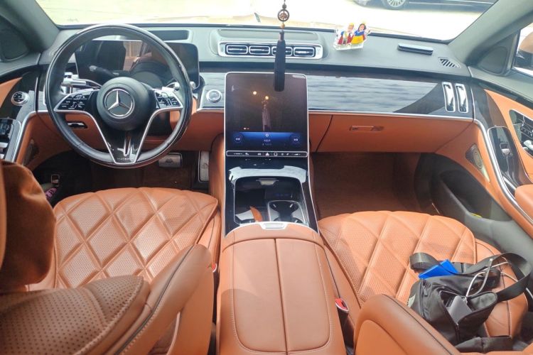 Used Mercedes-Benz Maybach S-Class 2023 S 480 4MATIC Center Console