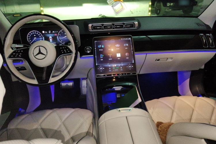 Used Mercedes-Benz Maybach S-Class 2023 S 480 4MATIC Center Console
