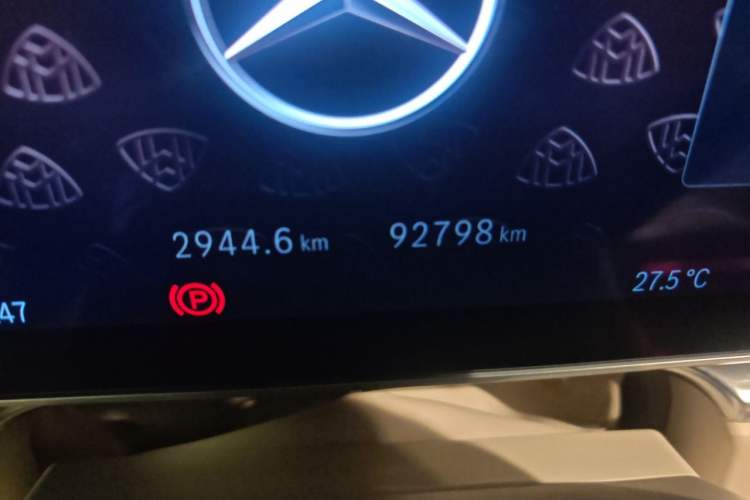 Used Mercedes-Benz Maybach S-Class 2023 S 480 4MATIC Odometer Close Up