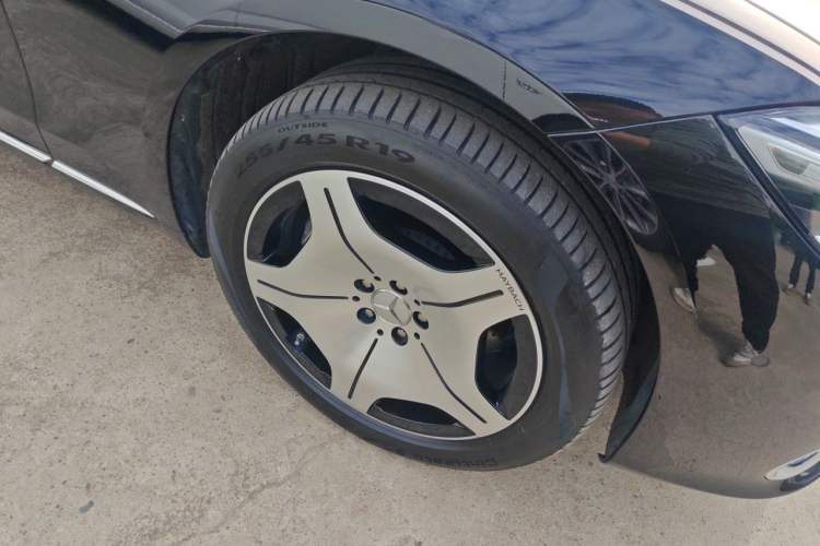Used Mercedes-Benz Maybach S-Class 2023 S 480 4MATIC Right Front Wheel Hub