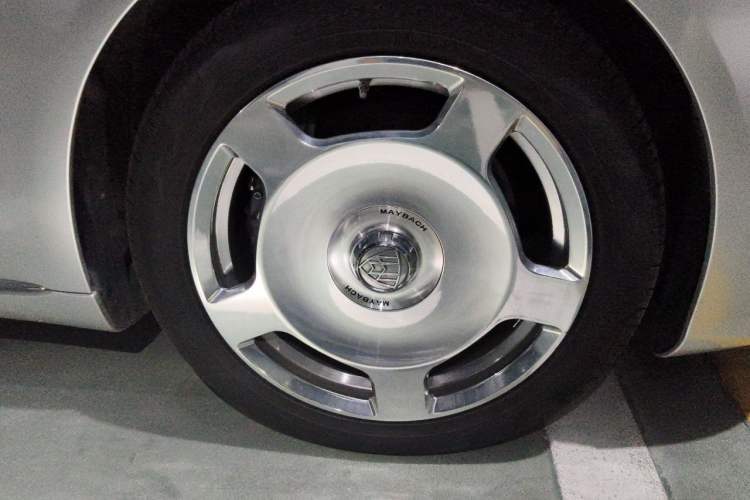 Used Mercedes-Benz Maybach S-Class 2023 S 480 4MATIC Right Front Wheel Hub