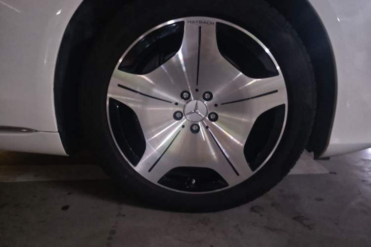 Used Mercedes-Benz Maybach S-Class 2023 S 480 4MATIC Right Front Wheel Hub