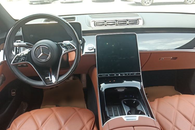 Used Mercedes-Benz Maybach S-Class 2023 S 480 4MATIC Center Console