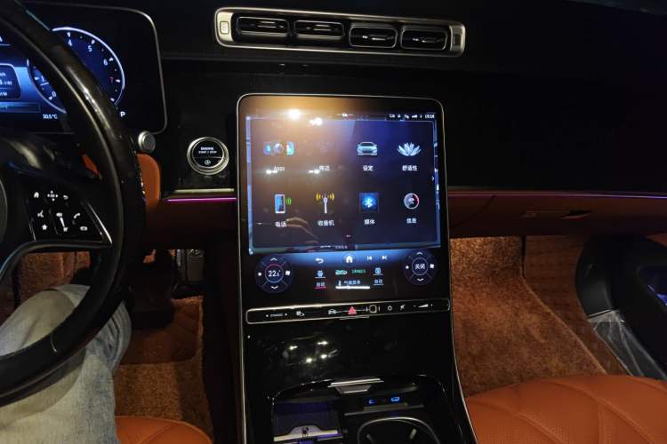 Used Mercedes-Benz Maybach S-Class 2024 S 480 4MATIC Audio And AC Panel