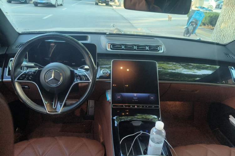 Used Mercedes-Benz Maybach S-Class 2024 Refresh S 480 4MATIC Center Console
