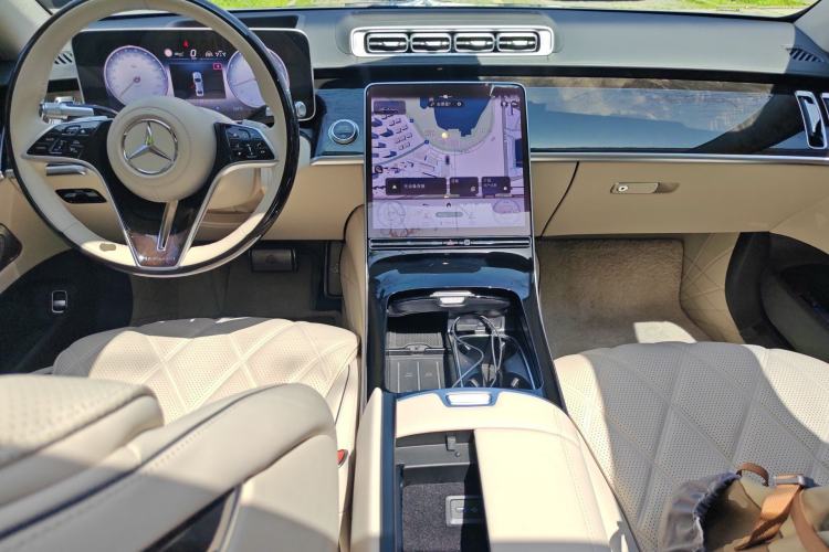 Used Mercedes-Benz Maybach S-Class 2024 S 480 4MATIC Center Console