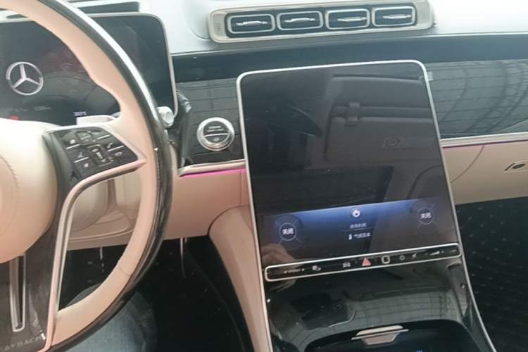 Used Mercedes-Benz Maybach S-Class 2024 S 480 4MATIC Center Console