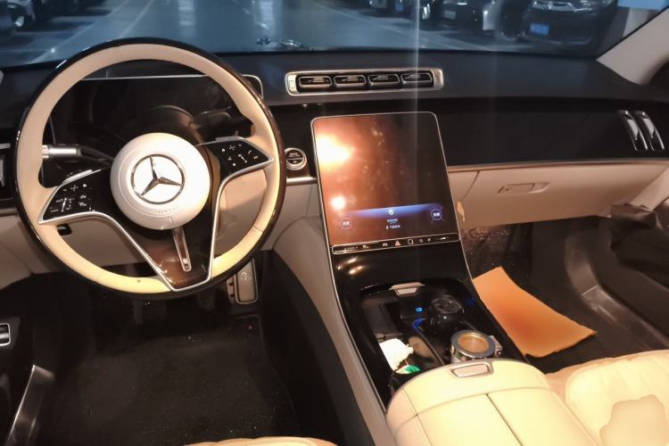 Used Mercedes-Benz Maybach S-Class 2024 Refresh S 480 4MATIC Center Console