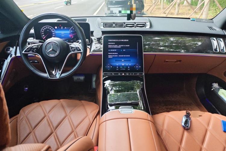 Used Mercedes-Benz Maybach S-Class 2024 S 480 4MATIC Center Console