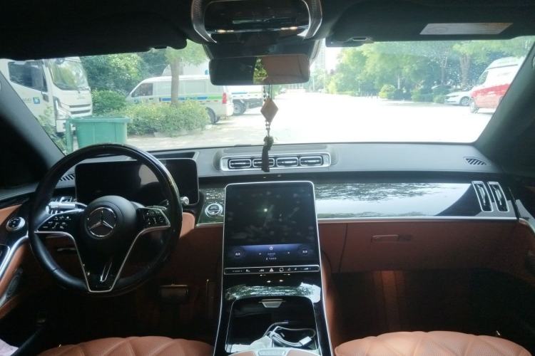 Used Mercedes-Benz Maybach S-Class 2024 S 480 4MATIC Center Console