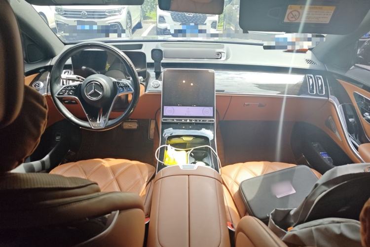 Used Mercedes-Benz Maybach S-Class 2024 S 480 4MATIC Center Console