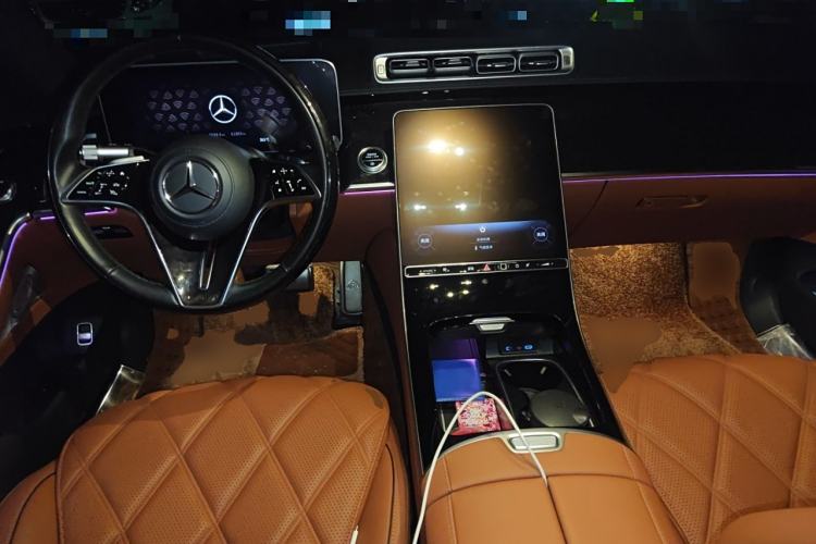 Used Mercedes-Benz Maybach S-Class 2024 S 480 4MATIC Center Console