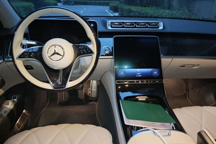 Used Mercedes-Benz Maybach S-Class 2024 S 480 4MATIC Center Console