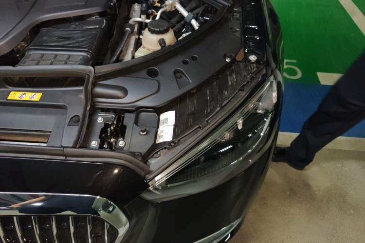 Used Mercedes-Benz Maybach S-Class 2024 Refresh S 480 4MATIC Engine Bay Left