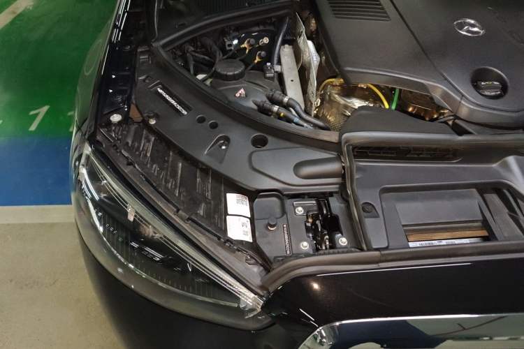 Used Mercedes-Benz Maybach S-Class 2024 Refresh S 480 4MATIC Engine Bay Right