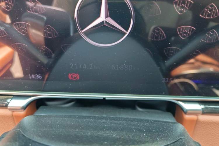 Used Mercedes-Benz Maybach S-Class 2024 Refresh S 480 4MATIC Odometer Close Up
