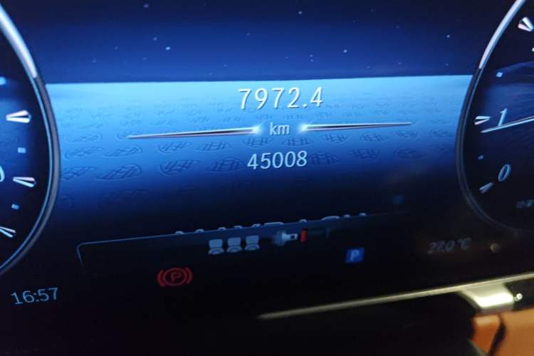Used Mercedes-Benz Maybach S-Class 2024 S 480 4MATIC Odometer Close Up