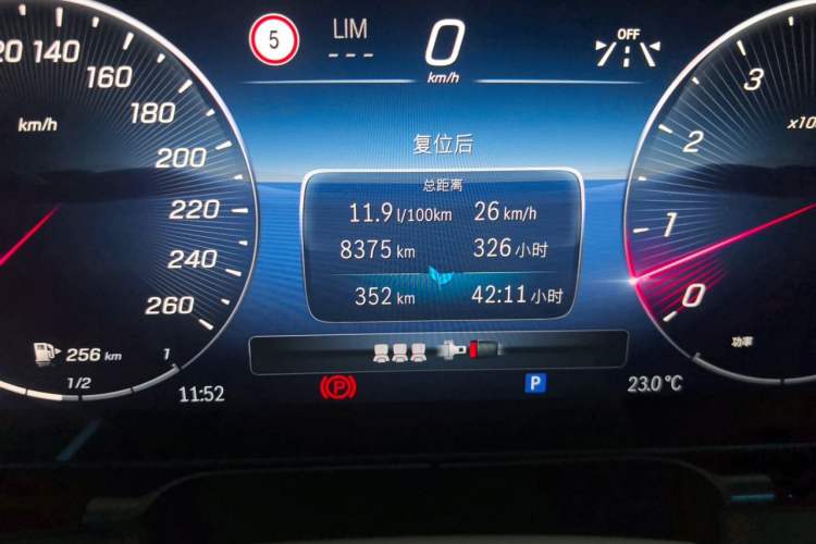 Used Mercedes-Benz Maybach S-Class 2024 S 480 4MATIC Odometer Close Up