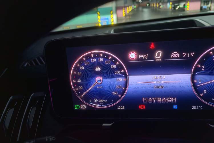 Used Mercedes-Benz Maybach S-Class 2024 Refresh S 480 4MATIC Odometer Close Up