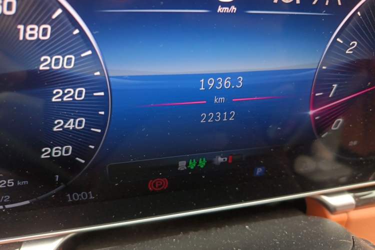 Used Mercedes-Benz Maybach S-Class 2024 Refresh S 480 4MATIC Odometer Close Up