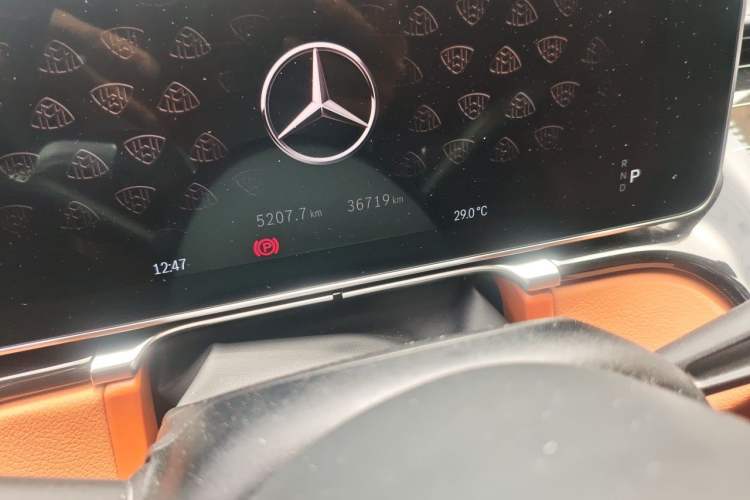 Used Mercedes-Benz Maybach S-Class 2024 Refresh S 480 4MATIC Odometer Close Up