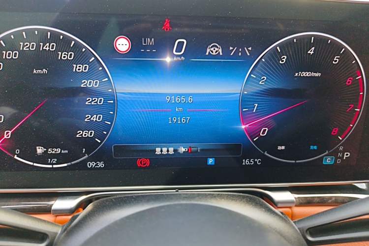 Used Mercedes-Benz Maybach S-Class 2024 Refresh S 480 4MATIC Odometer Close Up