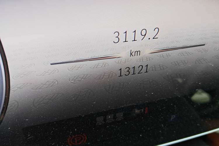Used Mercedes-Benz Maybach S-Class 2024 Refresh S 480 4MATIC Odometer Close Up