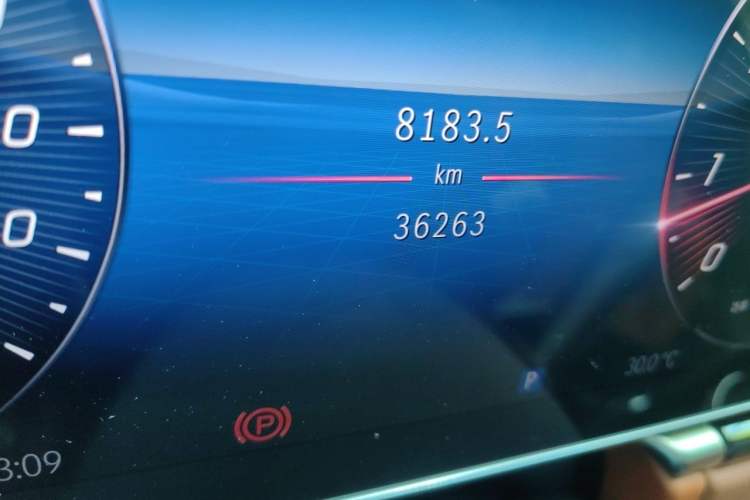 Used Mercedes-Benz Maybach S-Class 2024 Refresh S 480 4MATIC Odometer Close Up