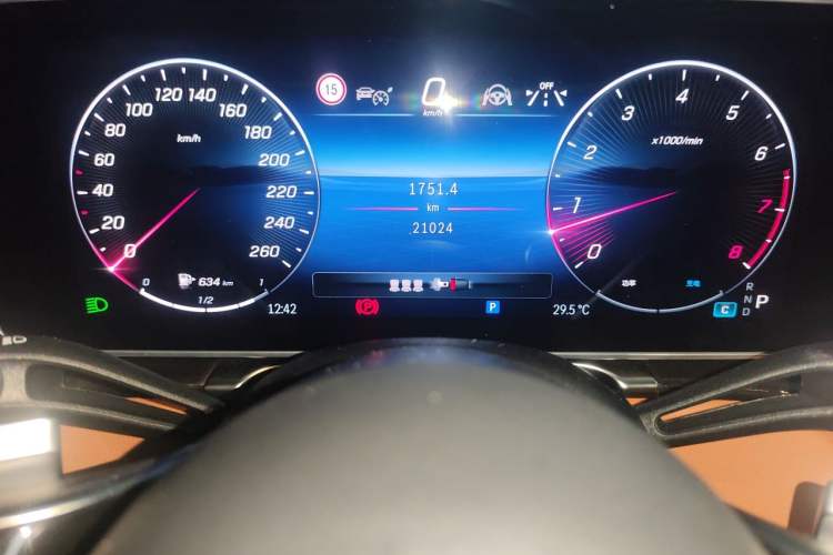 Used Mercedes-Benz Maybach S-Class 2024 Refresh S 480 4MATIC Odometer Close Up
