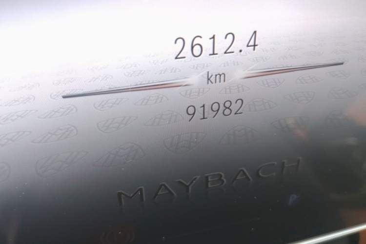 Used Mercedes-Benz Maybach S-Class 2024 S 480 4MATIC Odometer Close Up