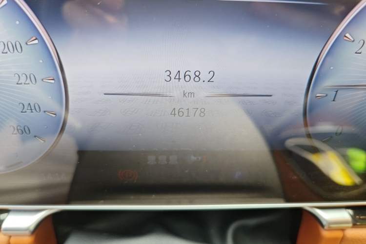 Used Mercedes-Benz Maybach S-Class 2024 S 480 4MATIC Odometer Close Up