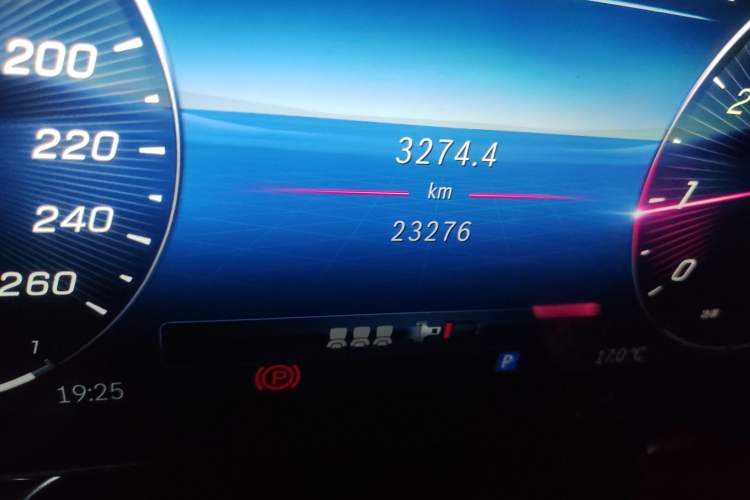 Used Mercedes-Benz Maybach S-Class 2024 Refresh S 480 4MATIC Odometer Close Up