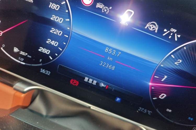 Used Mercedes-Benz Maybach S-Class 2024 Refresh S 480 4MATIC Odometer Close Up