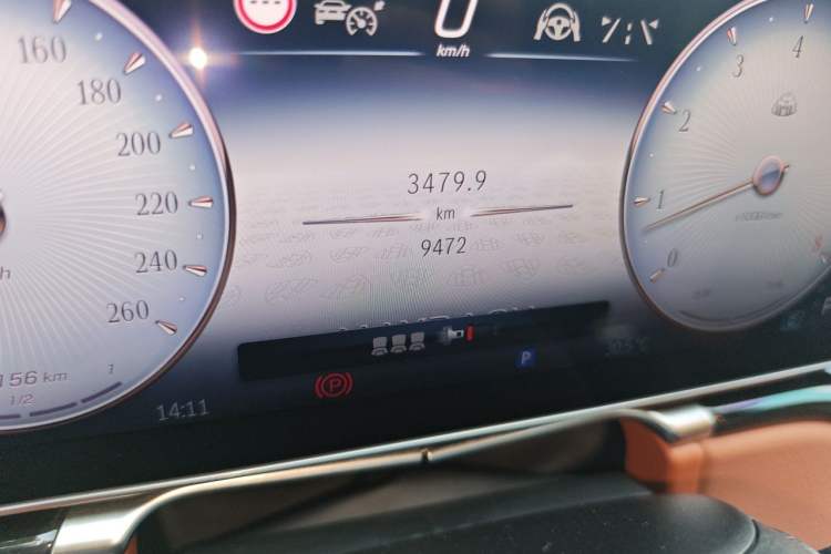 Used Mercedes-Benz Maybach S-Class 2024 Refresh S 480 4MATIC Odometer Close Up