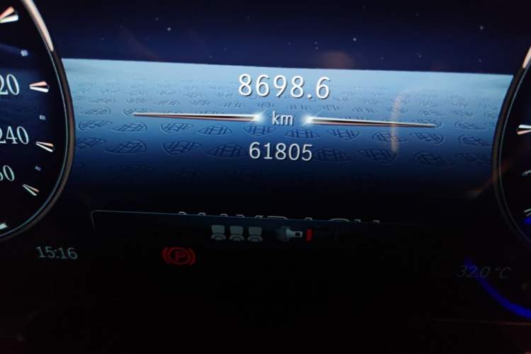 Used Mercedes-Benz Maybach S-Class 2024 S 480 4MATIC Odometer Close Up