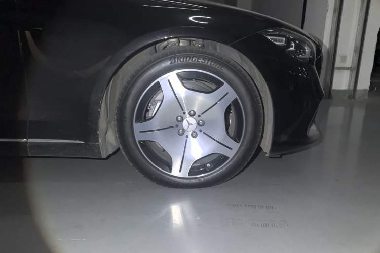 Used Mercedes-Benz Maybach S-Class 2024 S 480 4MATIC Right Front Wheel Hub