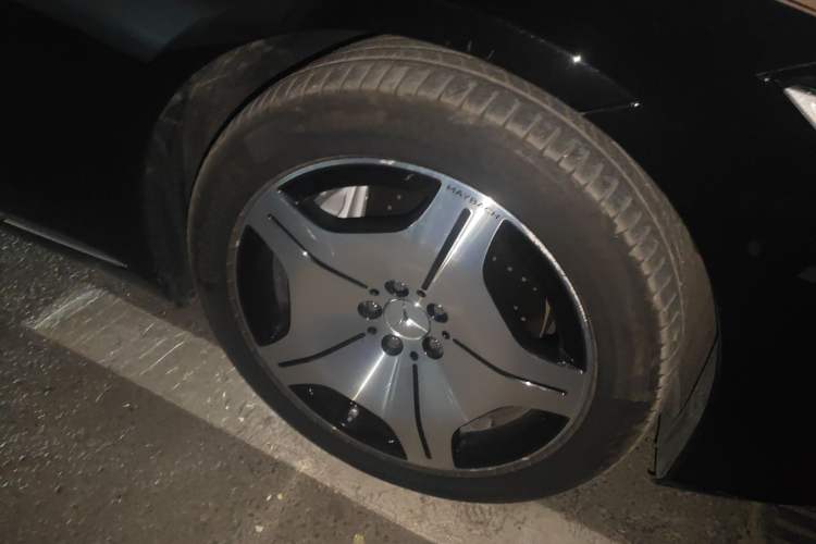 Used Mercedes-Benz Maybach S-Class 2024 S 480 4MATIC Right Front Wheel Hub
