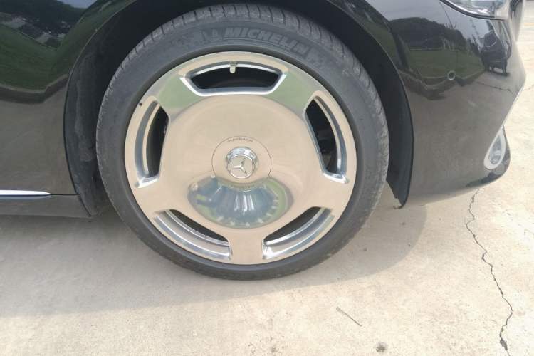 Used Mercedes-Benz Maybach S-Class 2024 S 480 4MATIC Right Front Wheel Hub