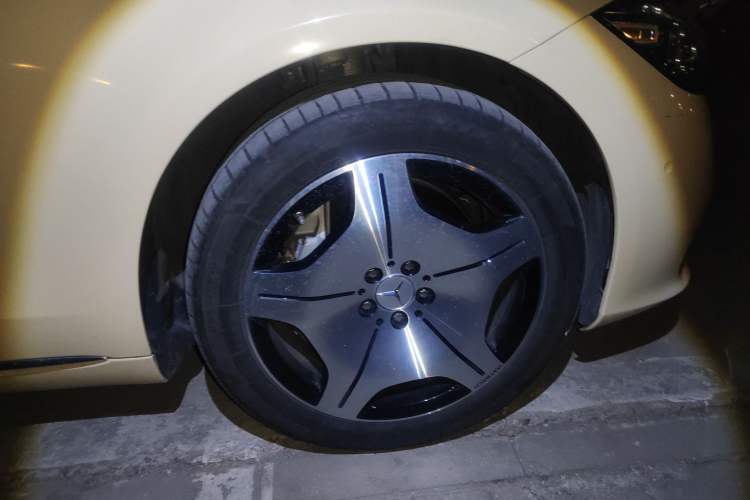 Used Mercedes-Benz Maybach S-Class 2024 Refresh S 480 4MATIC Right Front Wheel Hub
