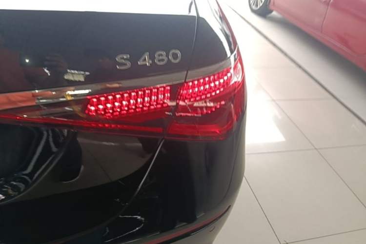 Used Mercedes-Benz Maybach S-Class 2024 S 480 4MATIC Right Rear Taillight