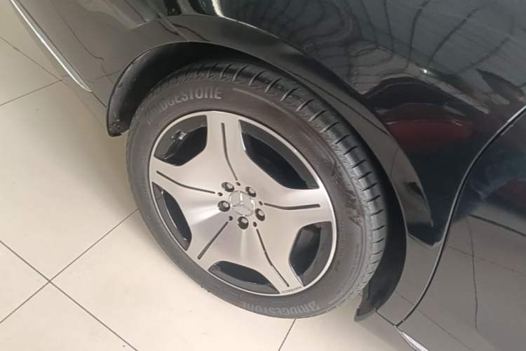 Used Mercedes-Benz Maybach S-Class 2024 S 480 4MATIC Right Rear Wheel Hub
