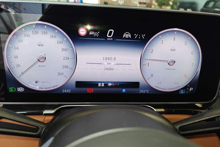 Used Mercedes-Benz Maybach S-Class 2024 Refresh S 480 4MATIC Odometer Close Up