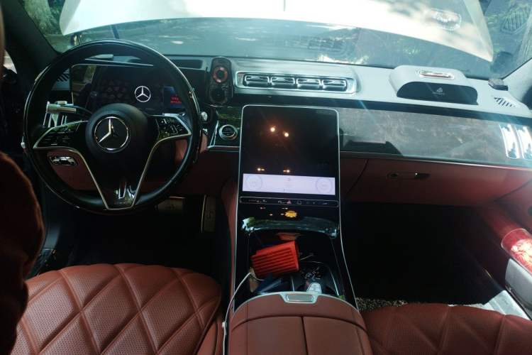 Used Mercedes-Benz Maybach S-Class 2024 Refresh S 480 4MATIC Center Console