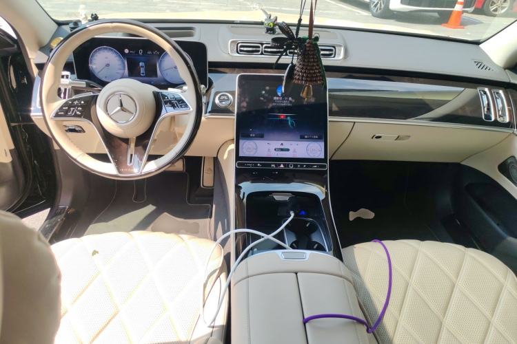 Used Mercedes-Benz Maybach S-Class 2024 S 480 4MATIC Center Console