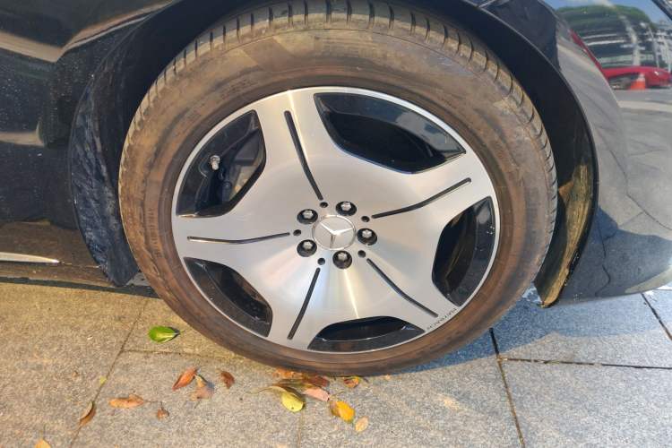 Used Mercedes-Benz Maybach S-Class 2024 S 480 4MATIC Right Front Wheel Hub